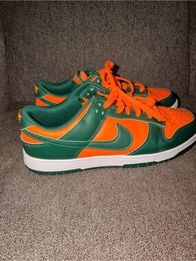 Nike Low-Top Sneakers in Orange and Green